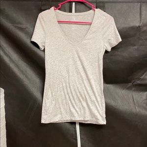 🌸AE light gray tee with multi colored dots